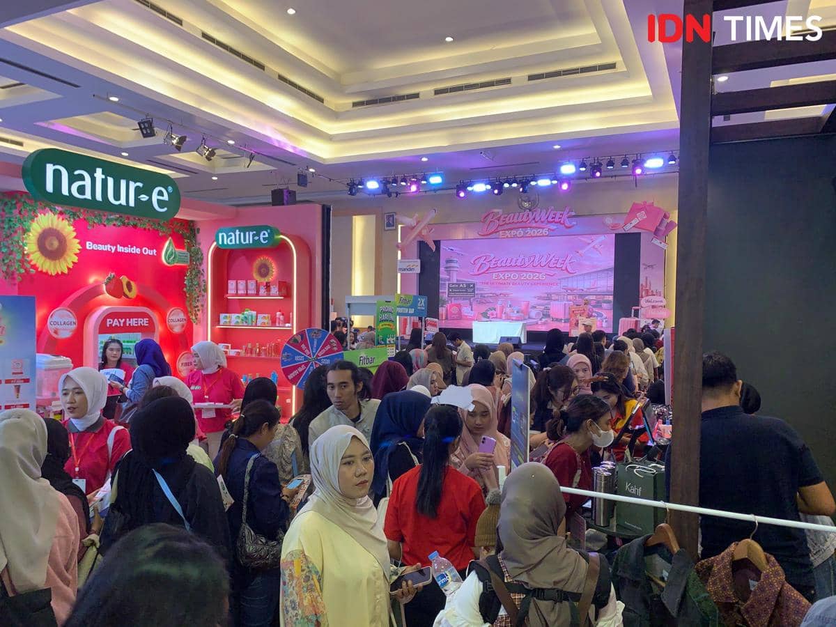 Beauty Week Expo 2026 diserbu pengunjung saat perdana digelar di Tiara Convention Centre Medan, 5–8 Februari 2026 (IDN Times/Indah Permata Sari)