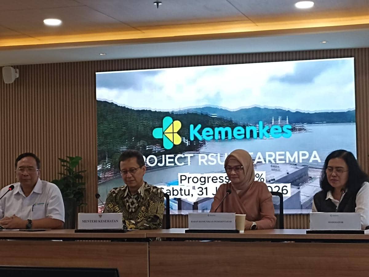 Menteri Kesehatan (Menkes), Budi Gunadi Sadikin dalam konferensi pers update PHTC Pembangunan RS  di Gedung Kemenkes.