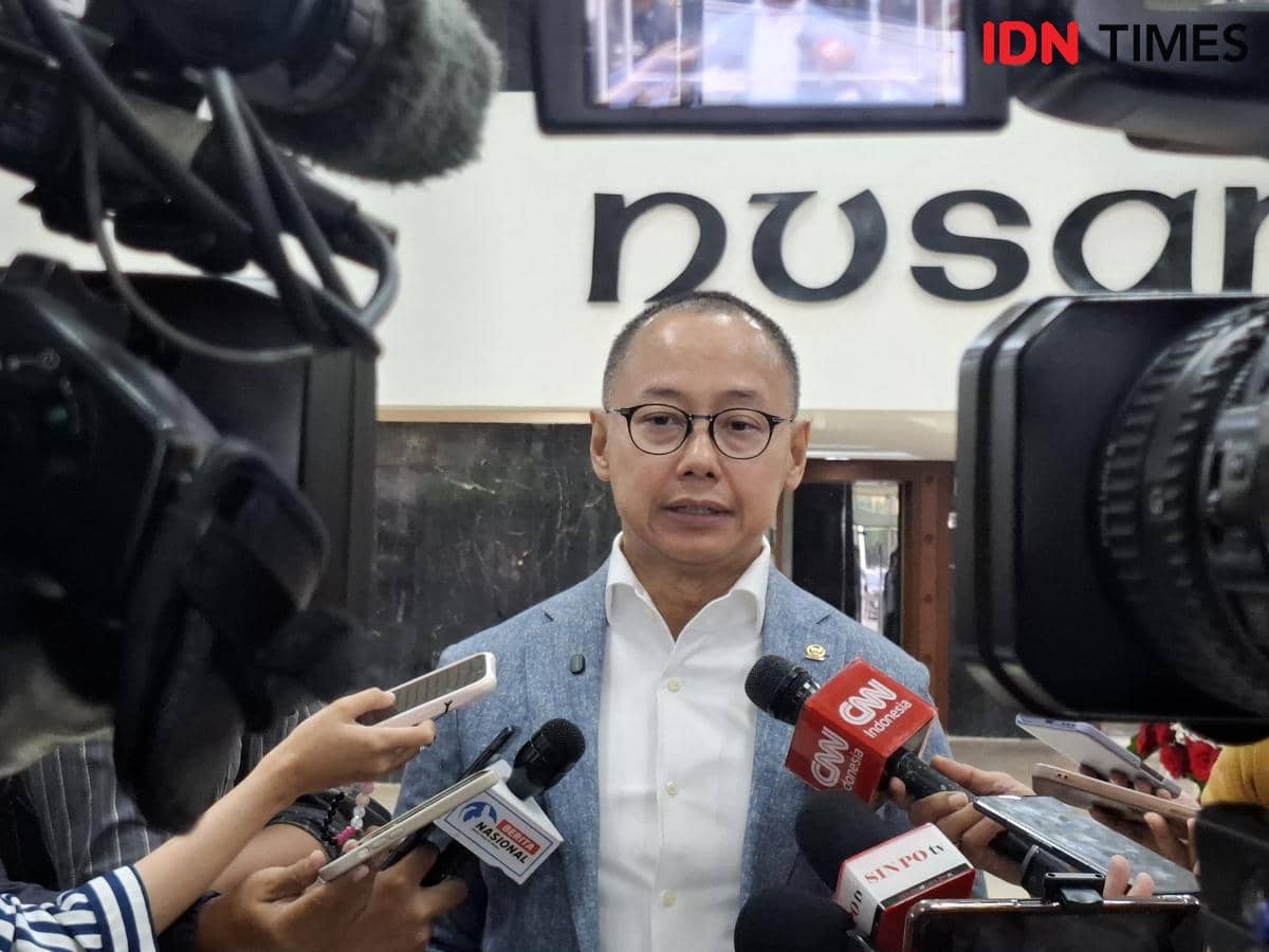 Waketum PAN Eddy Soeparno mendukung Prabowo-Zulhas di Pilpres 2029. (IDN Times/Amir Faisol).