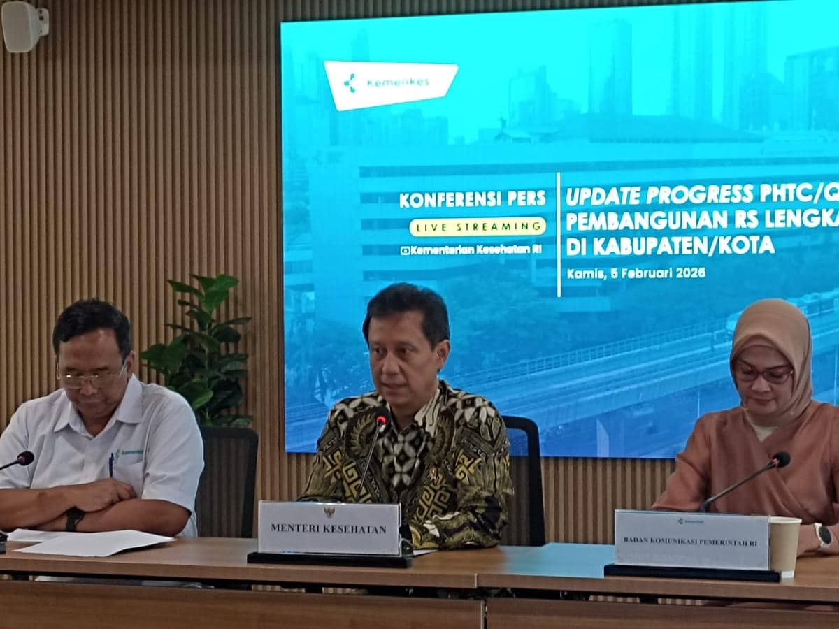 Menteri Kesehatan (Menkes), Budi Gunadi Sadikin dalam konferensi pers update PHTC Pembangunan RS  di Gedung Kemenkes.