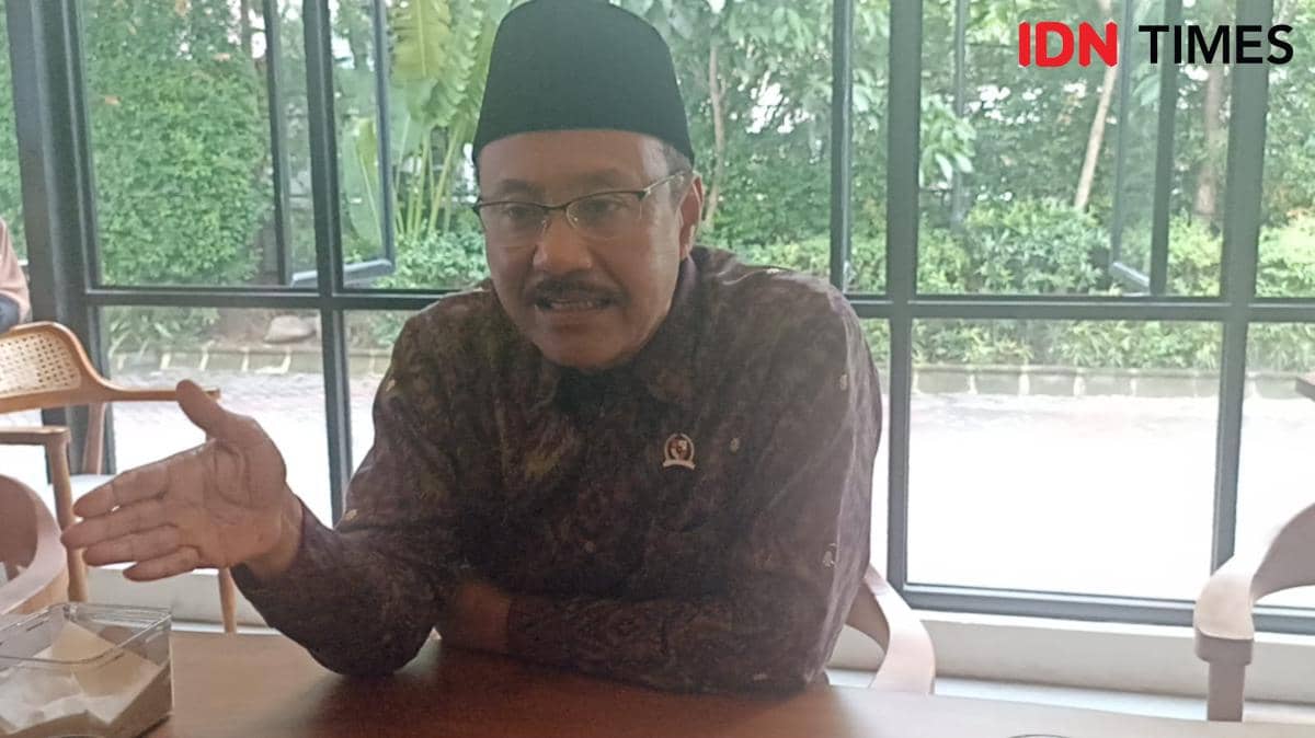 Menteri Sosial Syaifullah Yusuf di Gedung Kemensos.