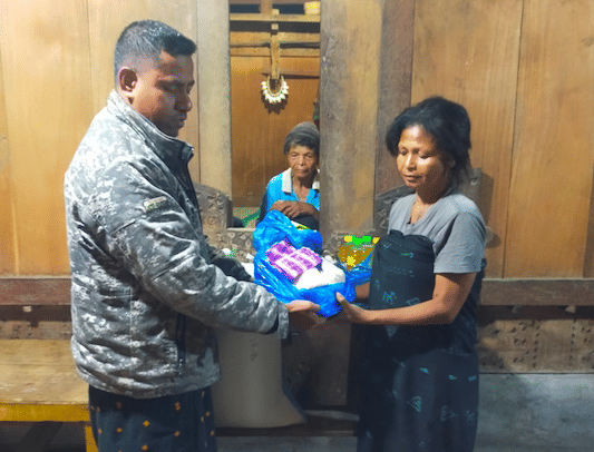 Orang tua siswa di Ngada, NTT yang diduga mengakhiri hidup. (Dok. Kemensos)