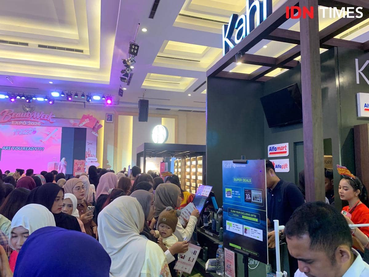 Beauty Week Expo 2026 diserbu pengunjung saat perdana digelar di Tiara Convention Centre Medan, 5–8 Februari 2026 (IDN Times/Indah Permata Sari)