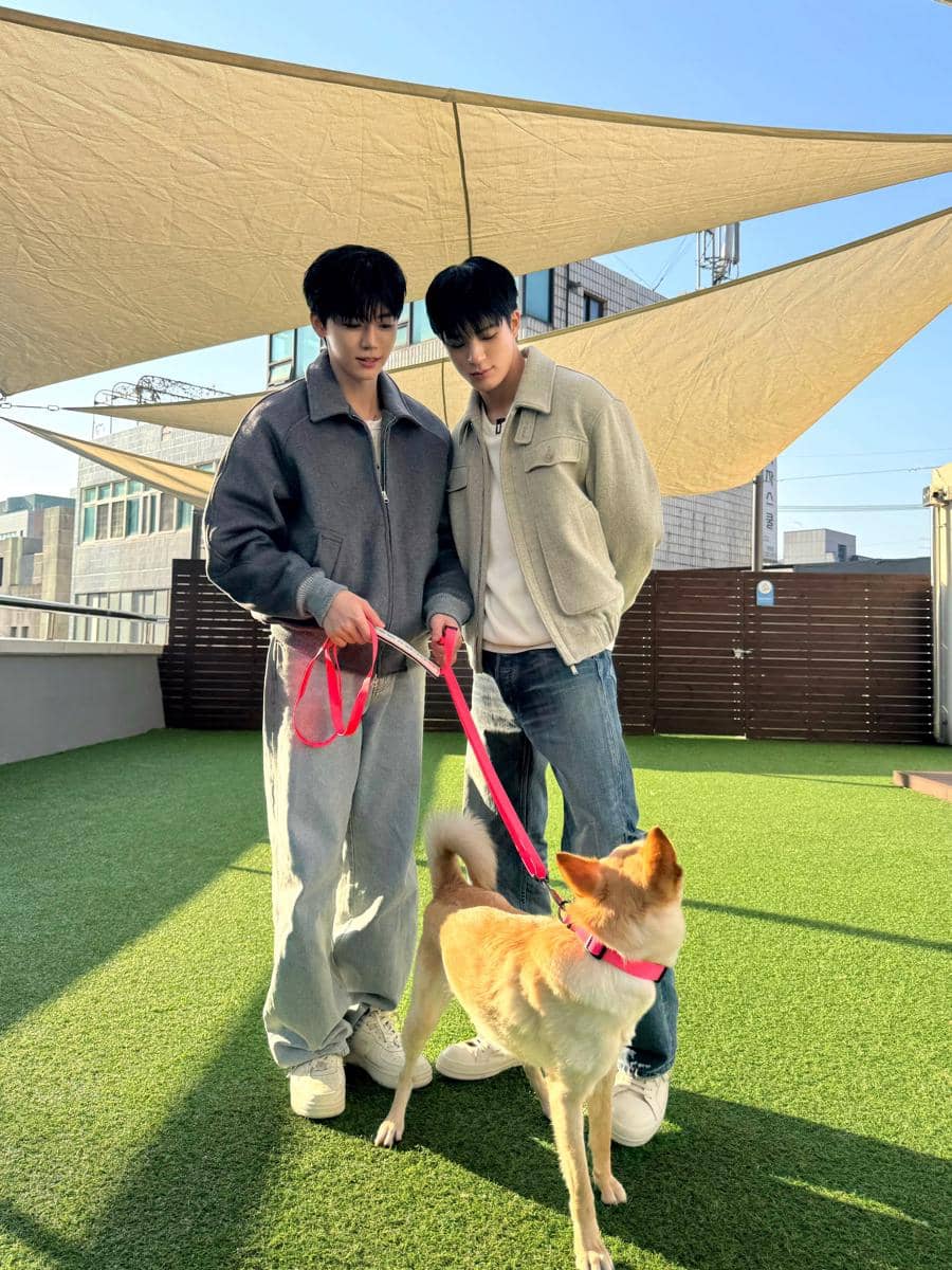 Jeno dan Jaemin main dan urus anak anjing