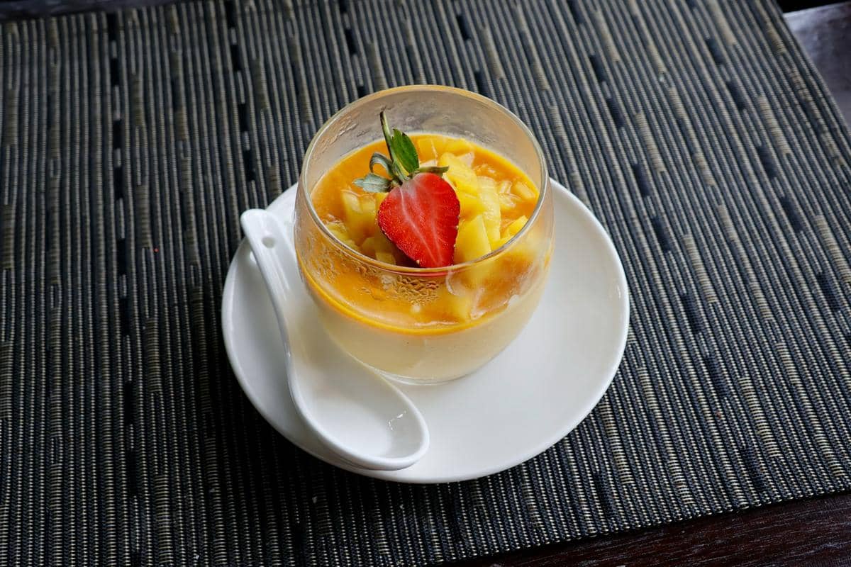 ilustrasi panna cotta mango
