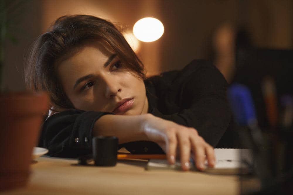 5 Kebiasaan Sepulang Kerja yang Diam-Diam Bikin Stres Makin Parah