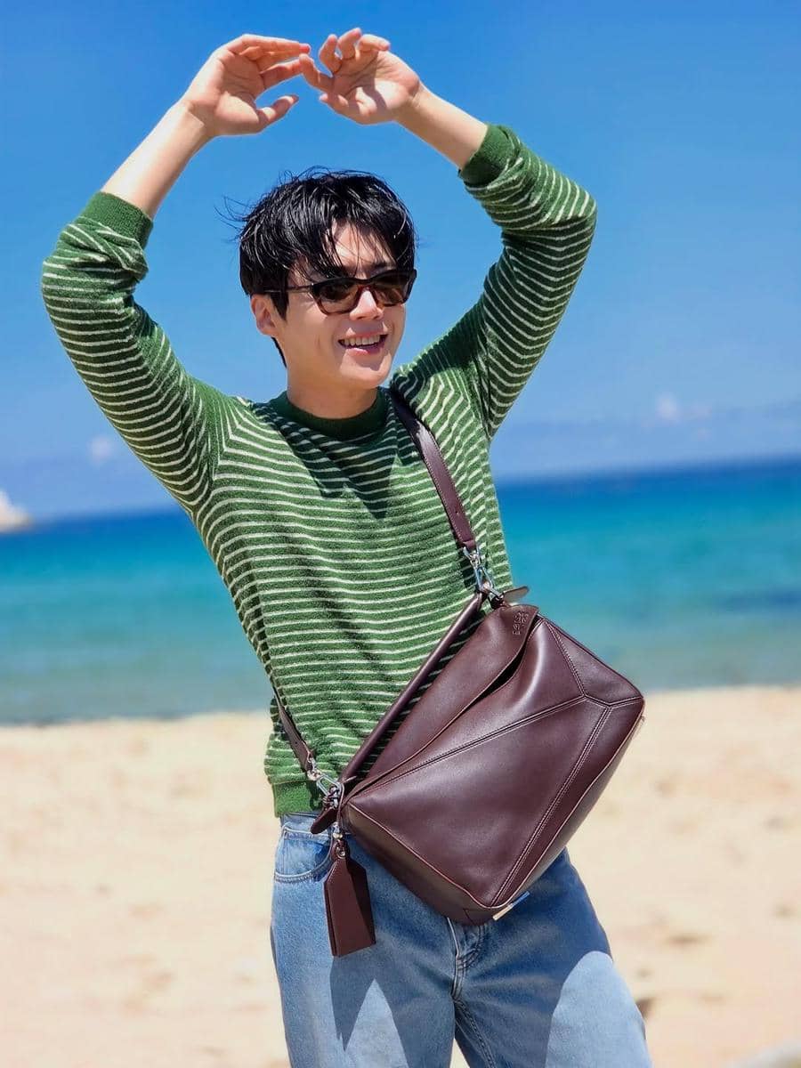 ide padu padan sweater ala Kim Seon Ho