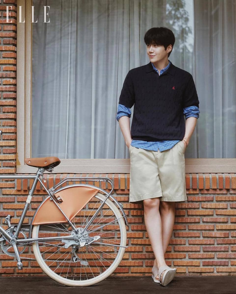 ide padu padan sweater ala Kim Seon Ho