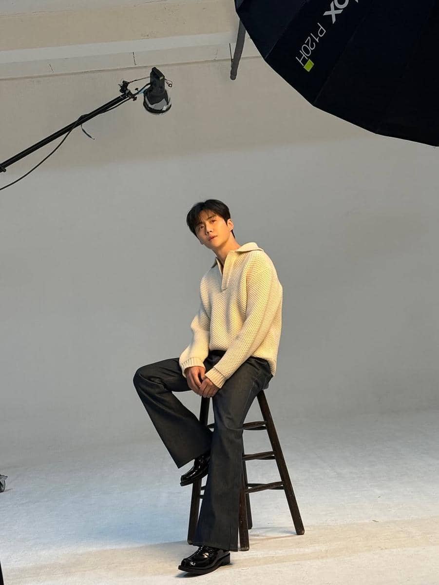 ide padu padan sweater ala Kim Seon Ho