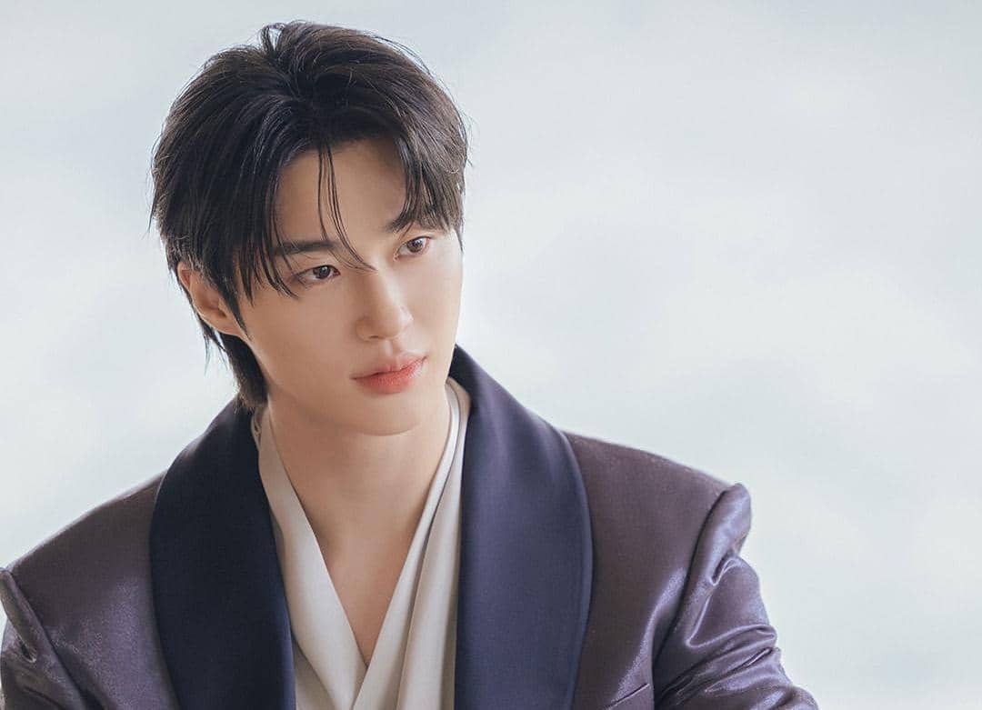 Byeon Woo Seok di drama Perfect Crown