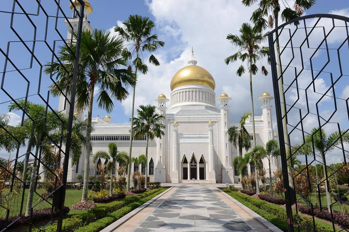 potret Sultan Omar Ali Saifuddin Mosque