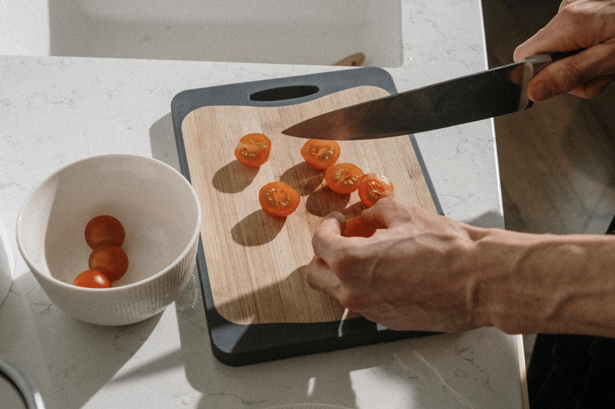 ilustrasi membuat tomato confit