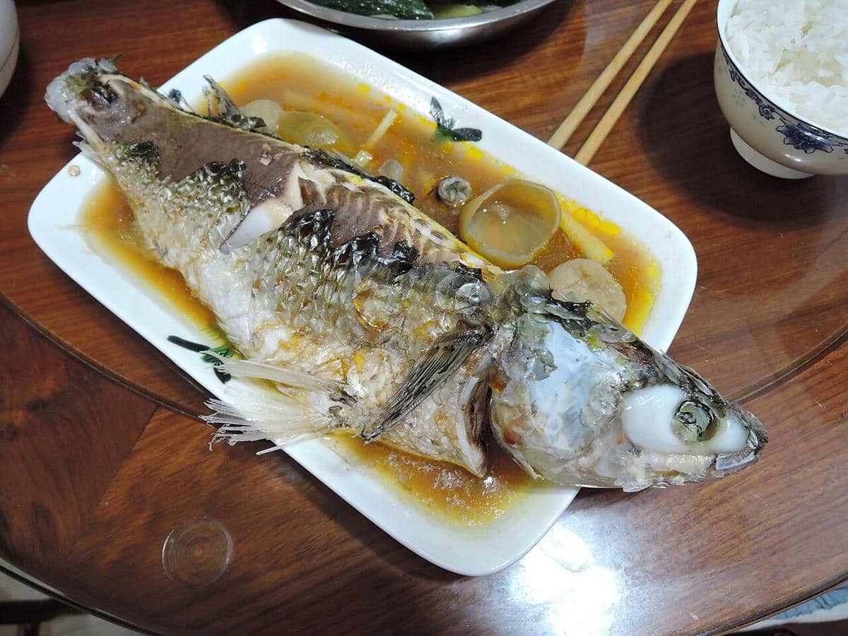 ilustrasi ikan utuh kukus