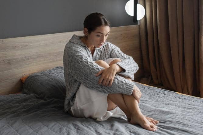 ilustrasi perempuan sedih