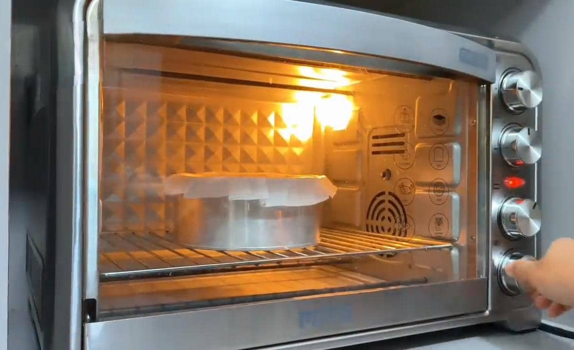 ilustrasi memanggang adonan