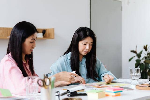 ilustrasi sedang berkerja 