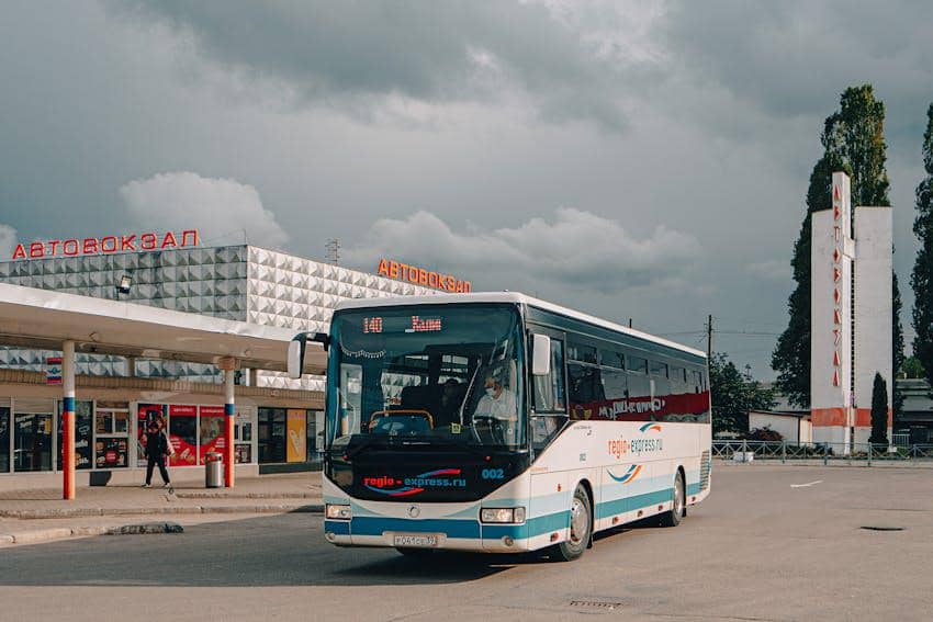 5 Tips Mengatasi Bosan di Bus saat Perjalanan Jauh, Gak Bakal Garing!
