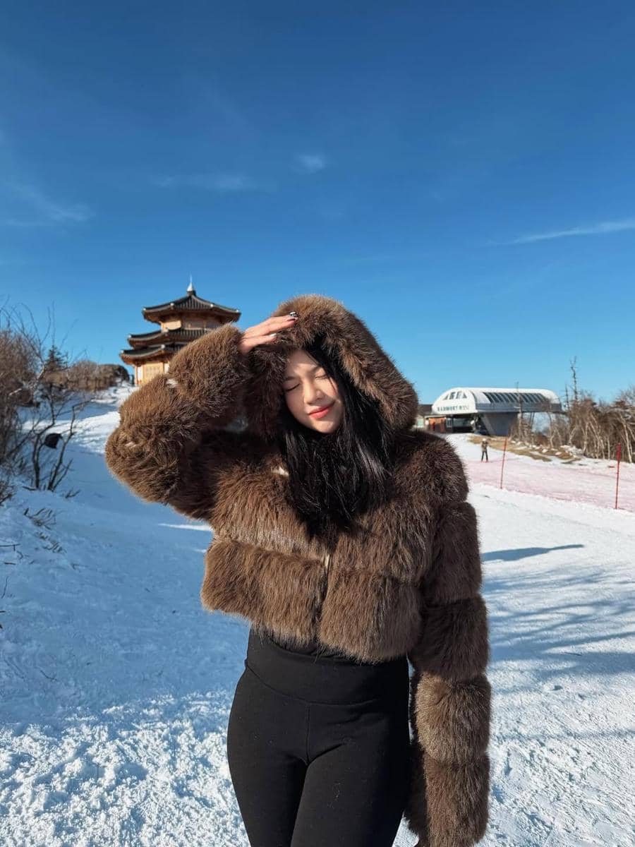 Diva Azzura saat mengunjungi Deogyusan National Park.