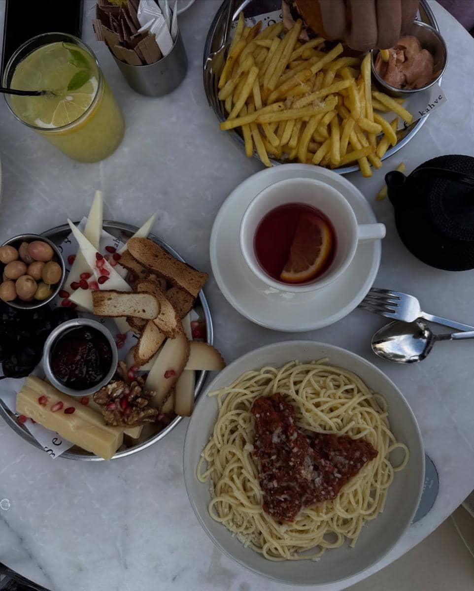 Yasmin Napper saat liburan ke Alaçatı