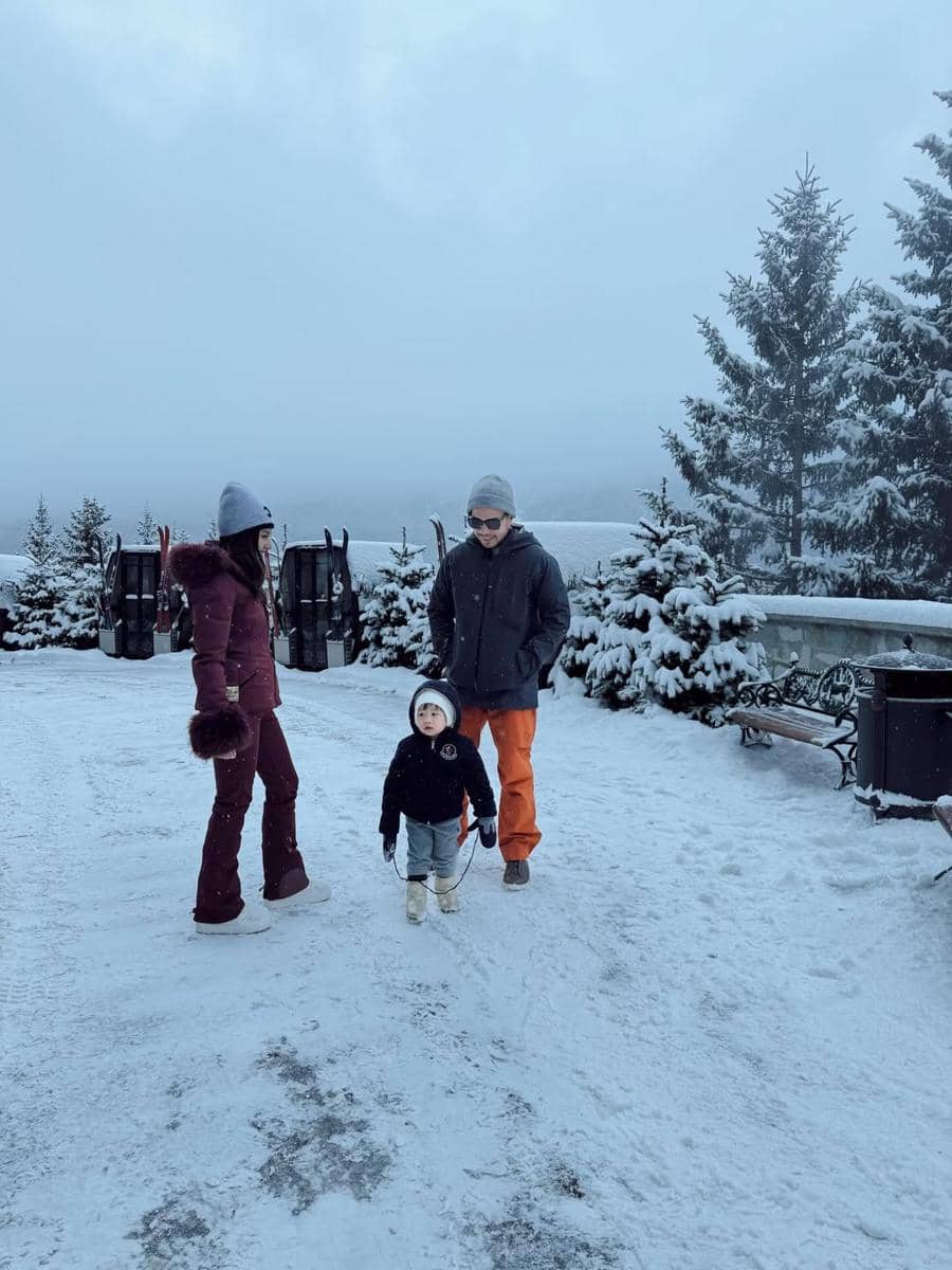 Jessica Mila main salju di St. Moritz