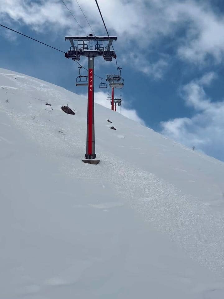 Jessica Mila main salju di St. Moritz