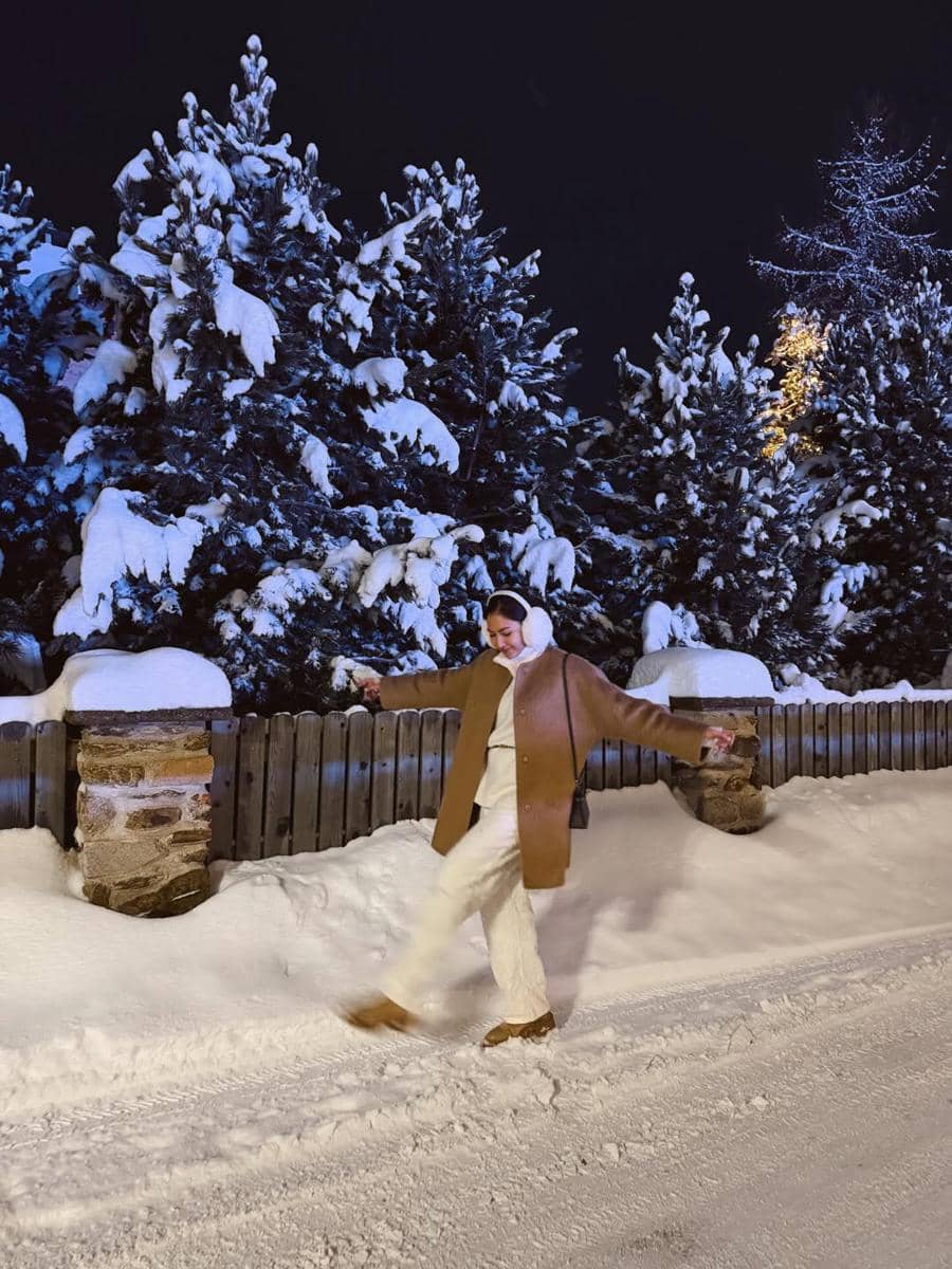 Keluarga Jessica Mila jalan-jalan di Kota St. Moritz