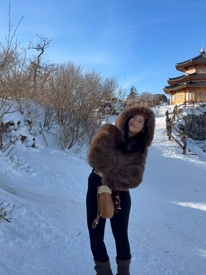 Diva Azzura saat mengunjungi Deogyusan National Park.