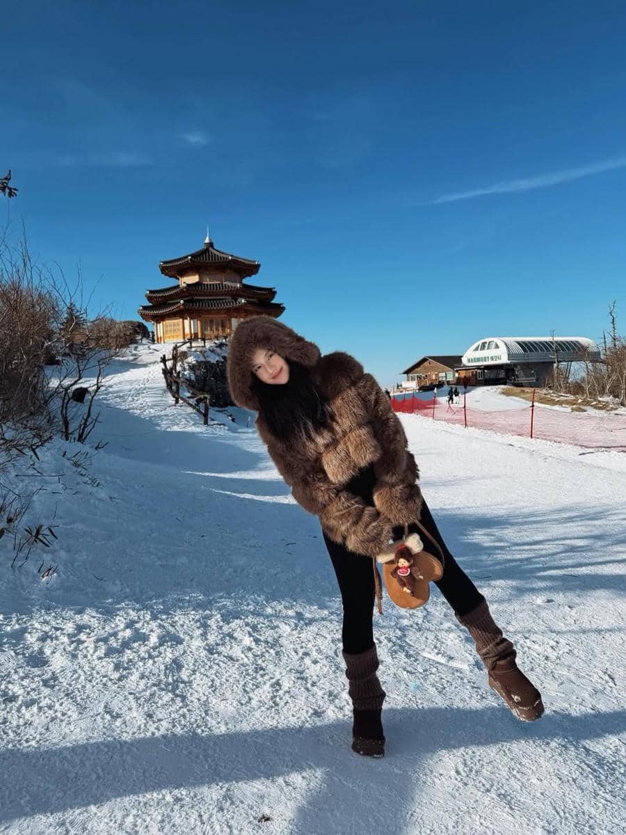 Diva Azzura saat mengunjungi Deogyusan National Park.