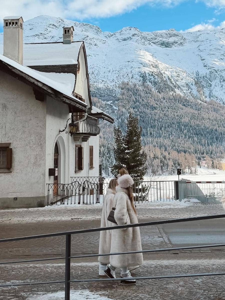 Keluarga Jessica Mila jalan-jalan di Kota St. Moritz