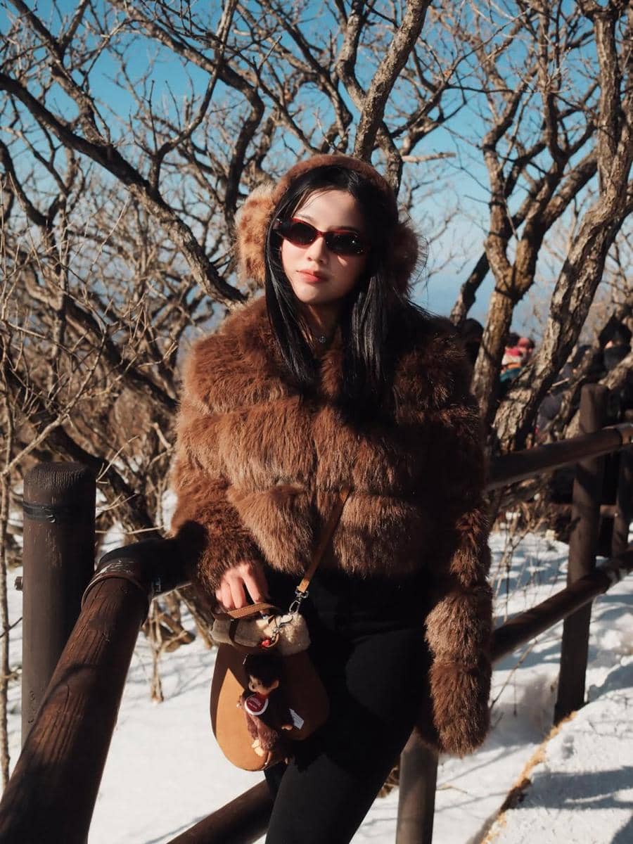 Diva Azzura saat mengunjungi Deogyusan National Park.