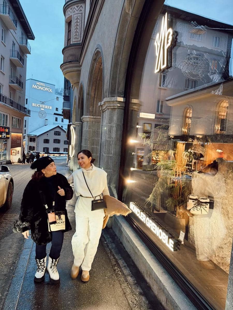 Keluarga Jessica Mila jalan-jalan di Kota St. Moritz
