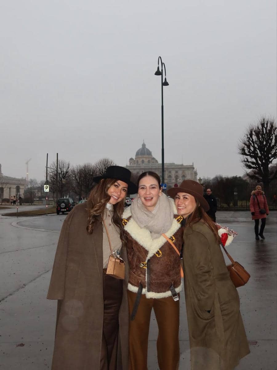 Luna Maya jalan-jalan di Vienna sebelum hyrox