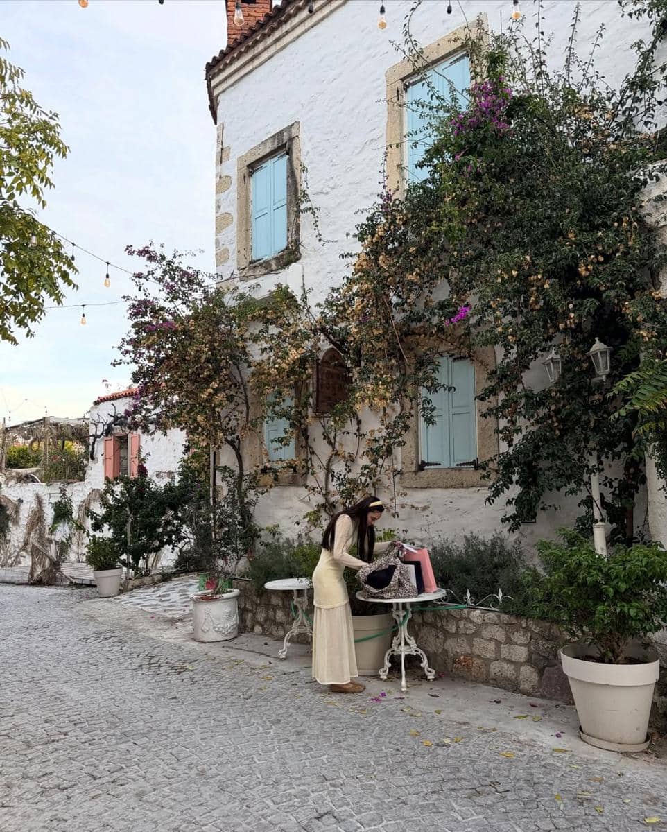 Yasmin Napper saat liburan ke Alaçatı