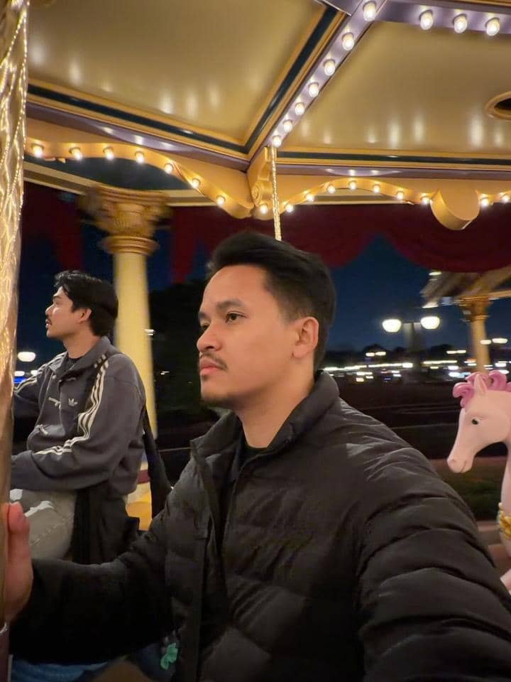 Barsena Bestandhi jalan-jalan di Shanghai