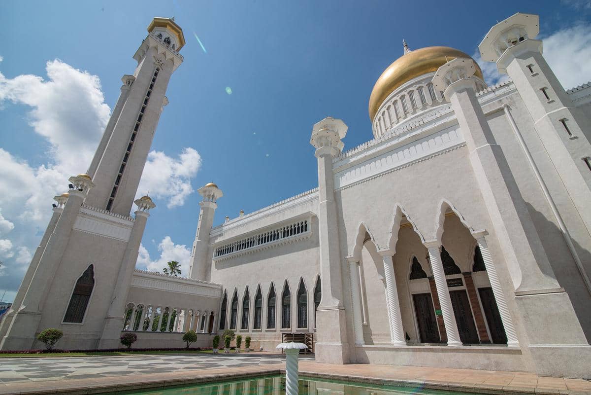 potret Sultan Omar Ali Saifuddin Mosque