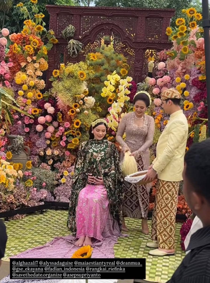 Tasyakuran kehamilan Alyssa Daguise