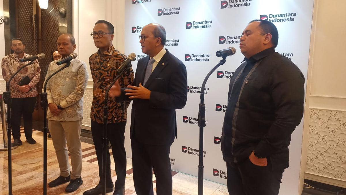 Konferensi pers peluncuran enam proyek hilirisasi Danantara. 