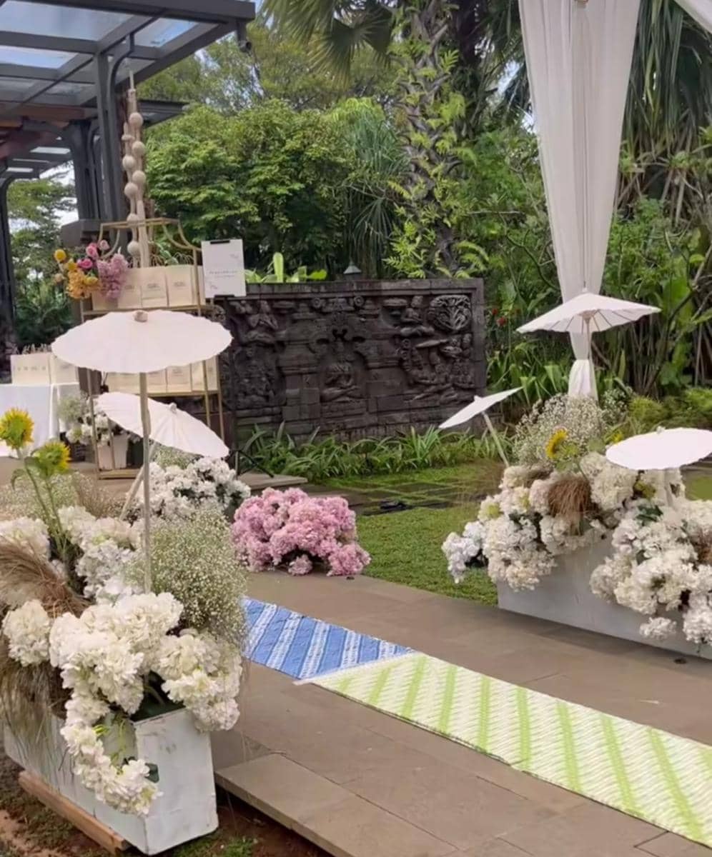 Dekorasi tujuh bulanan kehamilan Alyssa Daguise