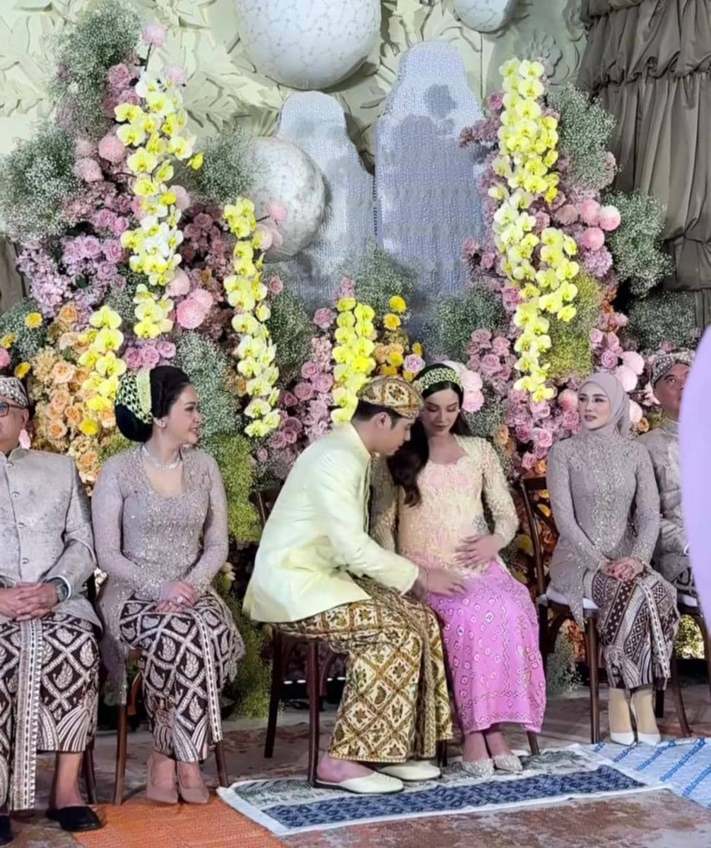 Dekorasi tujuh bulanan kehamilan Alyssa Daguise