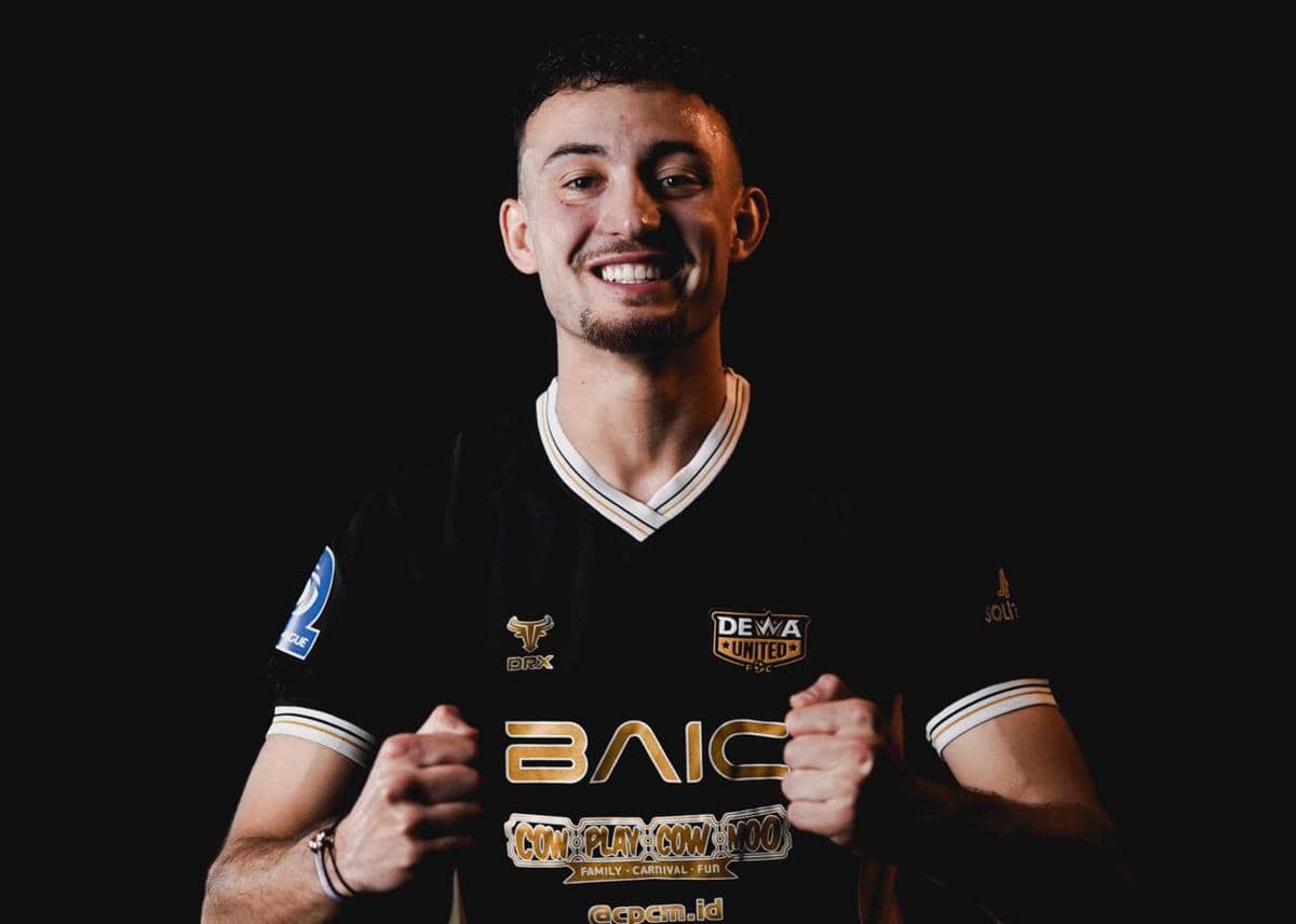 Ivar Jenner resmi berseragam Dewa United. 