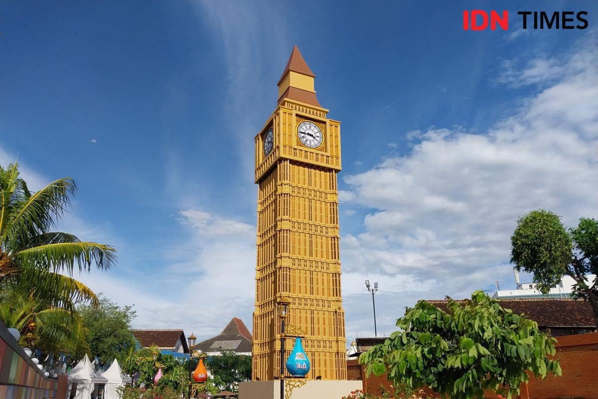 Potret miniatur Big Ben di Pahlawan Street Center Madiun
