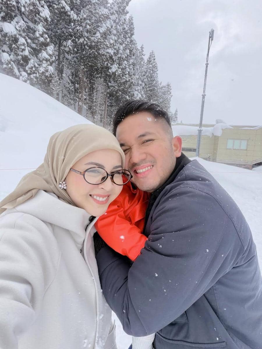 Kesha Ratuliu ajak anak main salju di Jepang