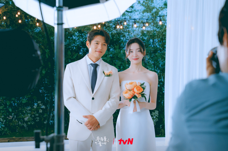 Ha Joon dan Park Ji Hyun di drama Our Universe