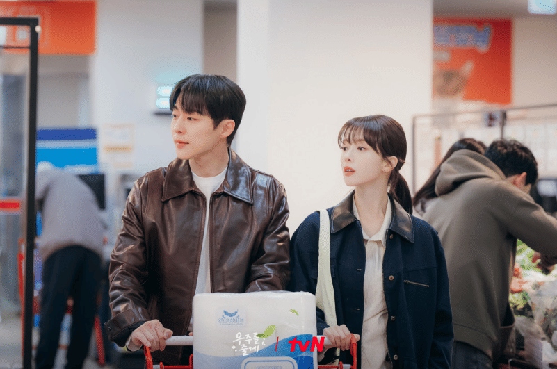 Bae In Hyuk dan Roh Jeong Eui di drama Our Universe