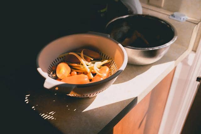 garnish sayur-sayuran yang terkena sinar matahari