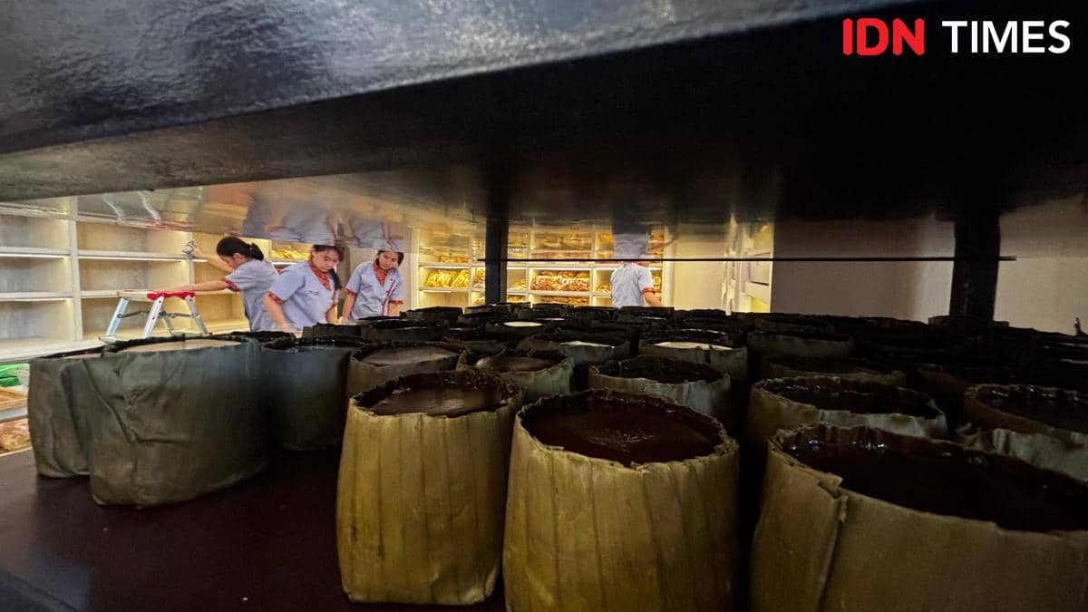 Proses Pembuatan Kue Bakul di Toko Kue Phin Phin Jalan Dewa Ruci Medan (Mangara Wahyudi)