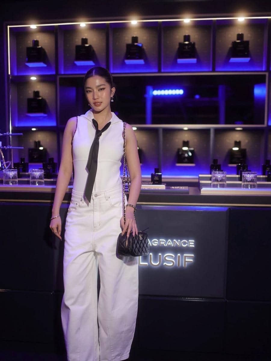 potret ide daily outfit minimalis tapi stylish ala Goy Arachaporn