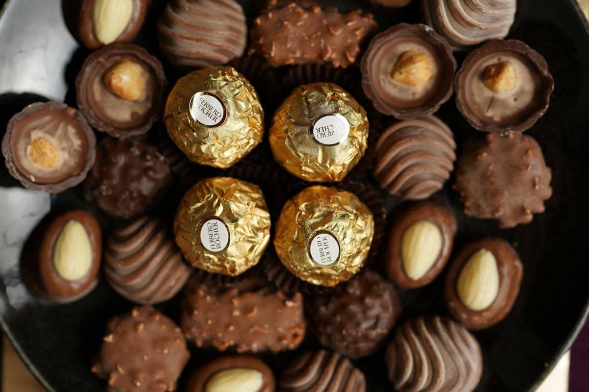 ilustrasi kreasi cokelat Ferrero Rocher