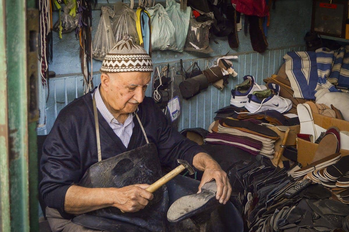 ilustrasi resole sepatu