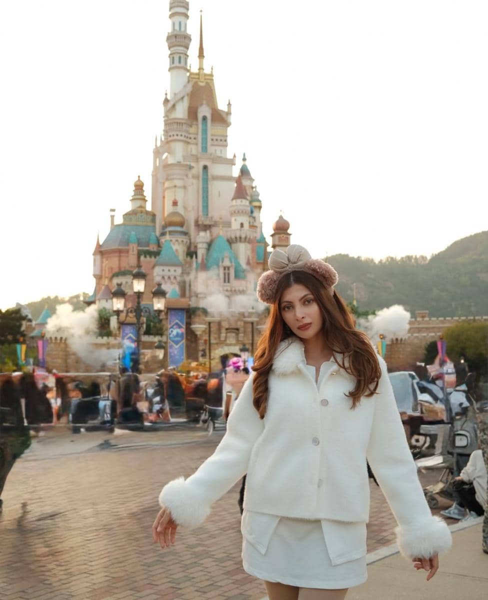 Sarah Keihl dan sahabat ke Disneyland Shanghai